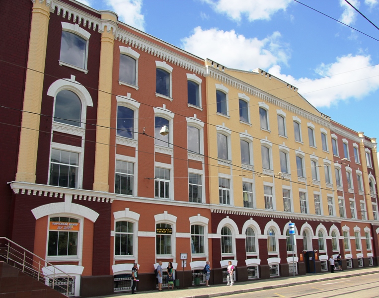 2017 г. Фасад здания после реставрации красками Sikkens